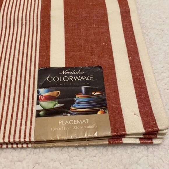 Noritake Colorwave raspberry set of 4 placemats - Picture 2 of 8
